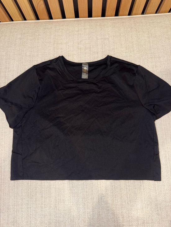 RHONE Tops - Rhône Serene Crop Performance T-Shirt